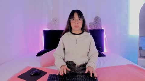 smallsweets_ online show from 09/09/25, 12:37