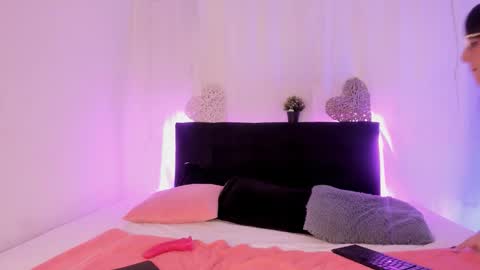 smallsweets_ online show from 09/10/25, 12:16