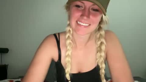 smexxii93 online show from 09/29/25, 03:39