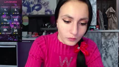 smile_cute_fox online show from 09/12/25, 12:00