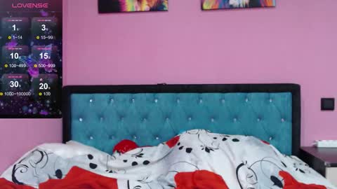 smile_cute_fox online show from 10/14/25, 11:55