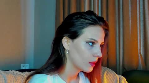 Snapshot of smile_forever_ chatting on 09/15/25, 09:09 Bella online show from 09/15/25, 09:09