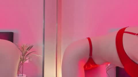 Snapshot of smile_forever_ chatting on 10/27/25, 09:02 Bella online show from 10/27/25, 09:02