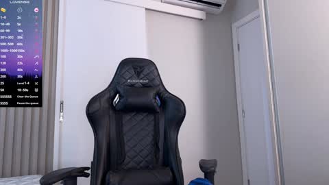 Snapshot of smilee_girl chatting on 12/10/24, 03:12 Emily Burns online show from 12/10/24, 03:12