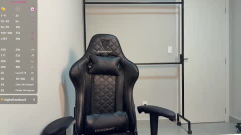 Snapshot of smilee_girl chatting on 10/31/25, 07:04 Emily Burns online show from 10/31/25, 07:04