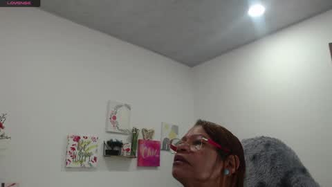 Smileth online show from 09/25/25, 12:42
