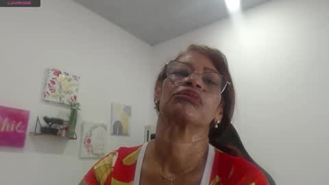Snapshot of smilet_milf chatting on 01/19/26, 12:42 Smileth online show from 01/19/26, 12:42