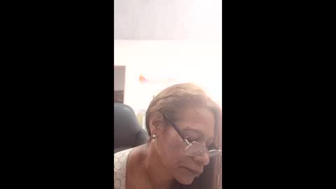 Snapshot of smilet_milf chatting on 02/12/26, 01:17 Smileth online show from 02/12/26, 01:17