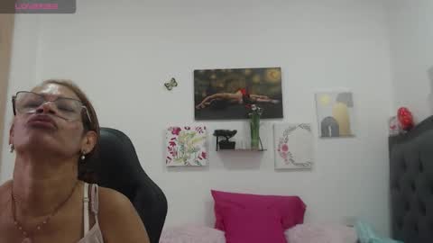 Snapshot of smilet_milf chatting on 02/22/26, 12:36 Smileth online show from 02/22/26, 12:36