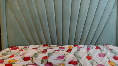 smiley_berry online show from 12/19/25, 04:19