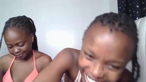 Snapshot of smiley_luv1 chatting on 12/16/25, 09:09 smiley luv1 online show from 12/16/25, 09:09