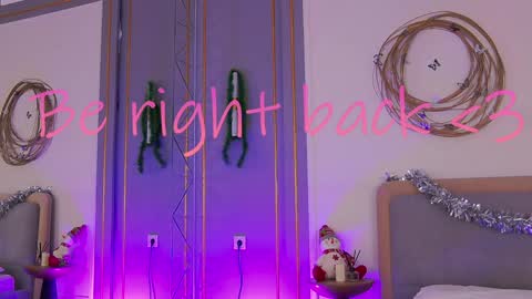 Snapshot of smiley_mia_ chatting on 01/10/25, 08:18 Mia online show from 01/10/25, 08:18