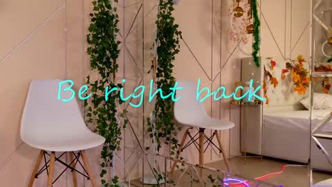 Snapshot of smiley_mia_ chatting on 01/17/25, 11:17 Mia online show from 01/17/25, 11:17