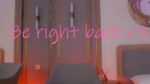 Snapshot of smiley_mia_ chatting on 02/04/25, 08:13 Mia online show from 02/04/25, 08:13