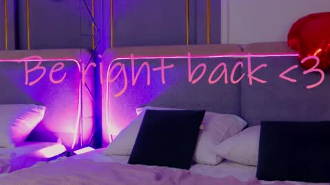 Snapshot of smiley_mia_ chatting on 02/16/25, 08:21 Mia online show from 02/16/25, 08:21