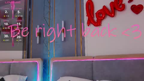 Snapshot of smiley_mia_ chatting on 02/19/25, 08:22 Mia online show from 02/19/25, 08:22