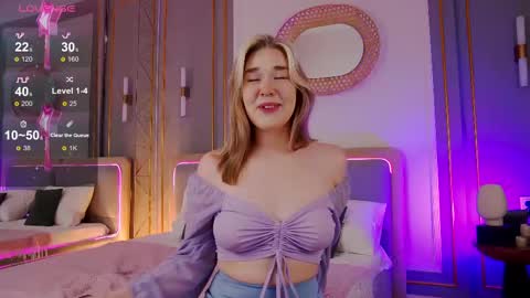 Snapshot of smiley_mia_ chatting on 02/23/25, 05:12 Mia online show from 02/23/25, 05:12