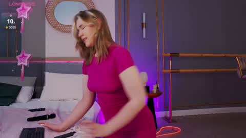 Snapshot of smiley_mia_ chatting on 02/28/25, 11:58 Mia online show from 02/28/25, 11:58