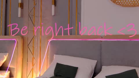 Snapshot of smiley_mia_ chatting on 03/02/25, 11:50 Mia online show from 03/02/25, 11:50