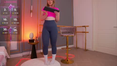 Snapshot of smiley_mia_ chatting on 03/06/25, 11:58 Mia online show from 03/06/25, 11:58