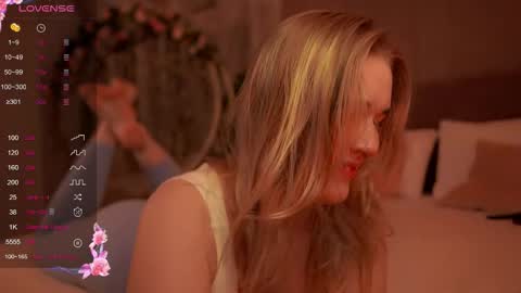 Snapshot of smiley_mia_ chatting on 09/10/25, 07:08 Mia online show from 09/10/25, 07:08