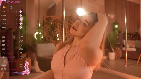 Snapshot of smiley_mia_ chatting on 10/17/25, 05:32 Mia online show from 10/17/25, 05:32