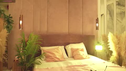 Mia online show from 03/15/26, 05:13