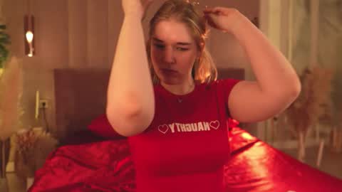 Mia online show from 03/20/26, 05:45