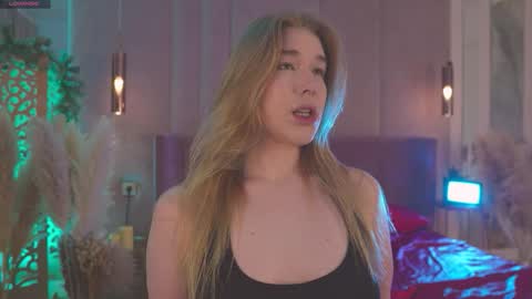 Mia online show from 03/30/26, 05:08