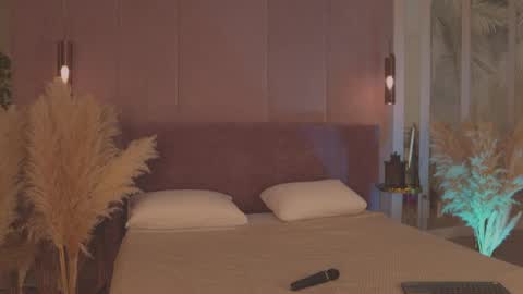 Mia online show from 04/10/26, 05:12