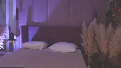 Mia online show from 04/13/26, 05:13