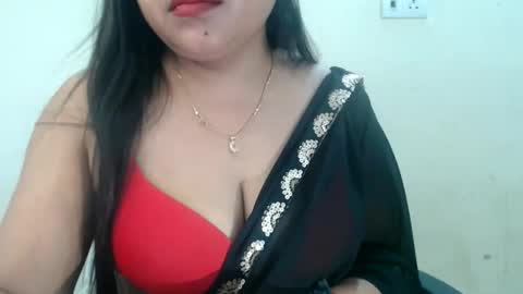 Snapshot of smiley_queen99 chatting on 05/20/26, 04:07 smiley online show from 05/20/26, 04:07
