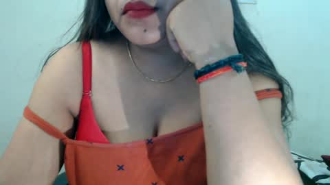 Snapshot of smiley_queen99 chatting on 06/13/26, 01:25 smiley online show from 06/13/26, 01:25