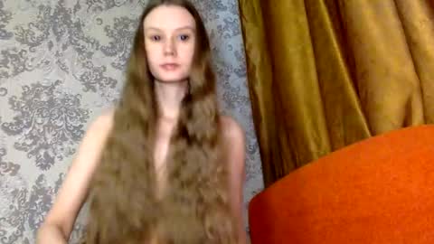 Snapshot of smileyyg chatting on 11/25/25, 10:59 Noname online show from 11/25/25, 10:59