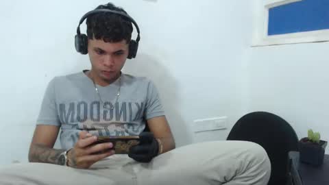 Snapshot of smith_benjamin_ chatting on 02/03/25, 10:54 benja online show from 02/03/25, 10:54