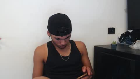 Snapshot of smith_benjamin_ chatting on 02/16/25, 02:43 benja online show from 02/16/25, 02:43