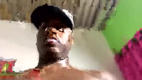 Snapshot of smith_oliver chatting on 12/24/24, 10:01 Smith online show from 12/24/24, 10:01