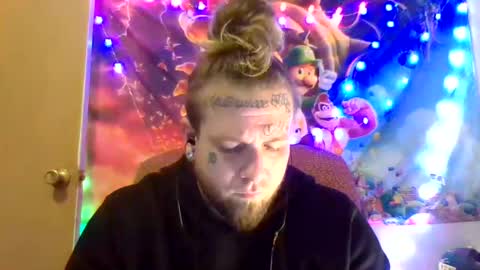 Snapshot of smokebluntafterblunt chatting on 12/31/24, 02:03 smoke online show from 12/31/24, 02:03