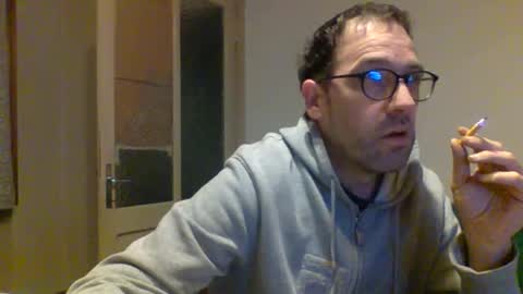 Snapshot of smokered100s chatting on 10/17/25, 10:45 luca online show from 10/17/25, 10:45