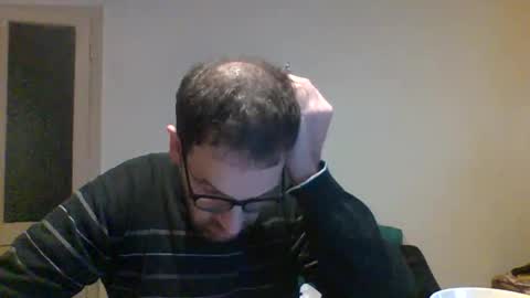 Snapshot of smokered100s chatting on 10/26/25, 07:09 luca online show from 10/26/25, 07:09