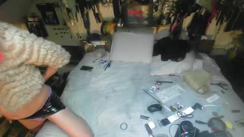 smokeslut365 online show from 10/31/25, 01:39