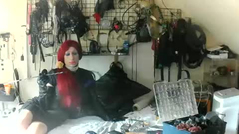 Snapshot of smokeslut365 chatting on 07/05/26, 03:41 smokeslut365 online show from 07/05/26, 03:41