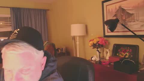 Snapshot of smokymountanman chatting on 12/05/25, 02:31 smokymountanman online show from 12/05/25, 02:31