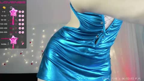 Snapshot of smurfette77 chatting on 02/12/25, 04:00 Sex-machine is my passion activate it with your tips and enjoy with me online show from 02/12/25, 04:00