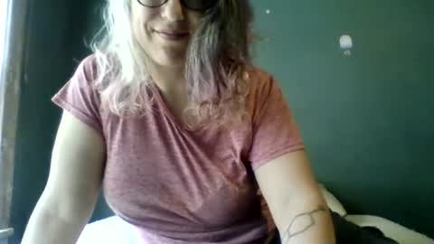 Snapshot of snack05 chatting on 06/25/26, 04:22 snack05 online show from 06/25/26, 04:22