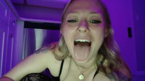 sneakyalicek online show from 01/30/25, 03:22