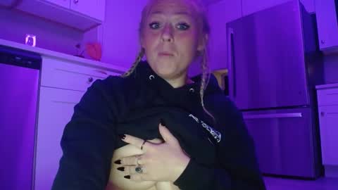 sneakyalicek online show from 09/09/25, 01:38