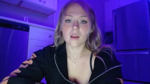 sneakyalicek online show from 11/17/25, 04:51