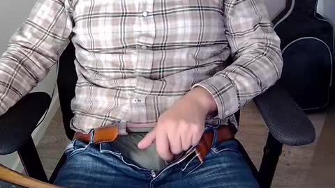 Sneakybill online show from 10/20/25, 06:36