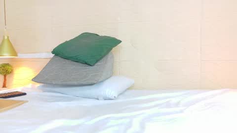 Snapshot of sneakyy_fantasy chatting on 02/25/25, 03:42 Hellen  online show from 02/25/25, 03:42